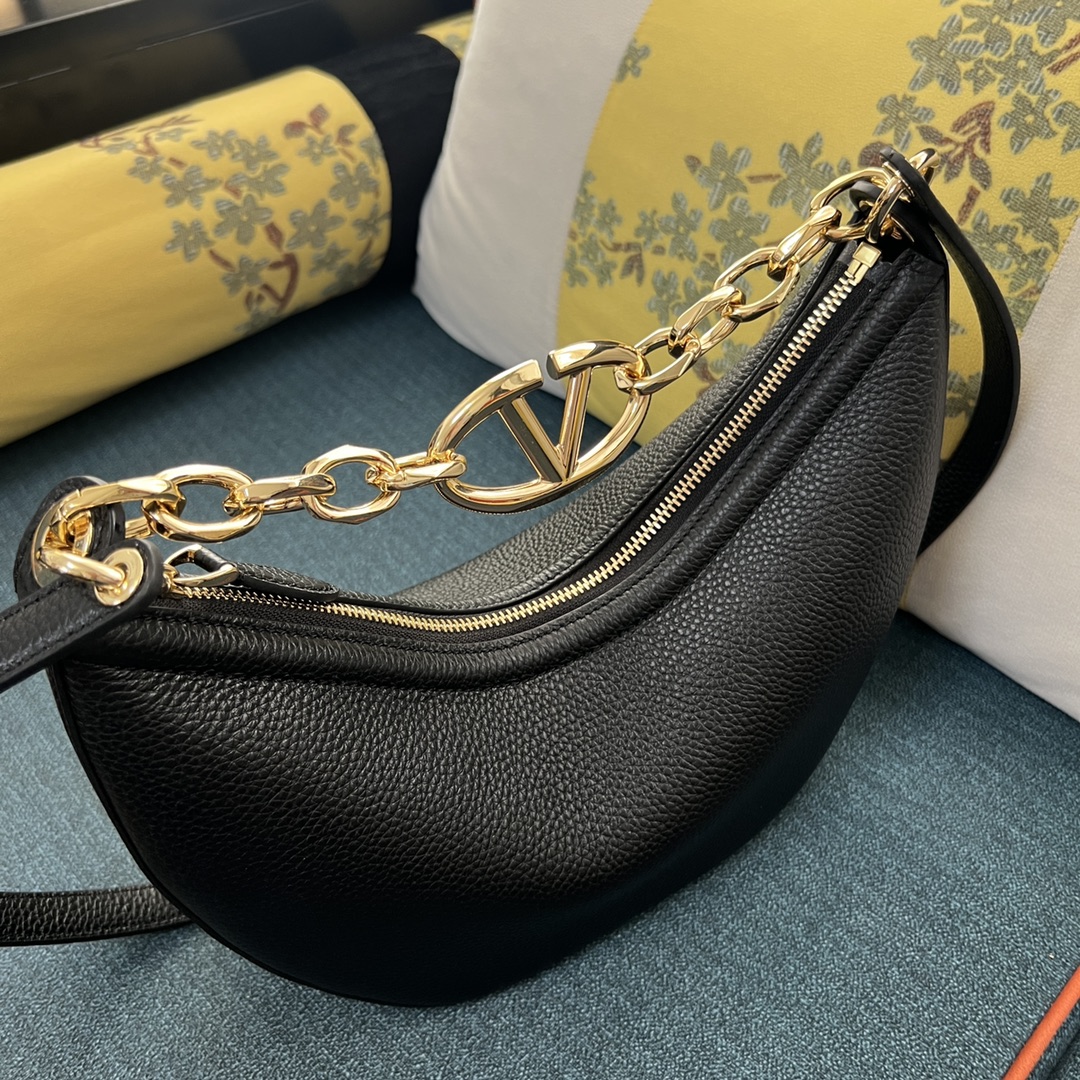 Valentino Garavani Outlet: Shoulder bag woman - Black