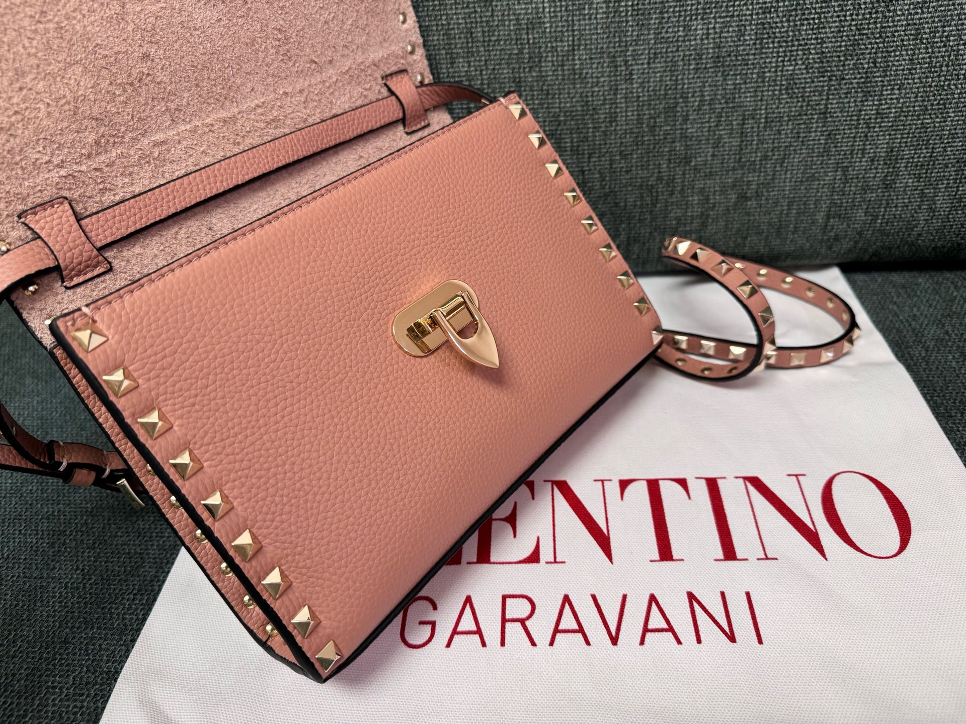 VALENTINO GARAVANI Pebbled Calfskin Medium Rockstud Flip