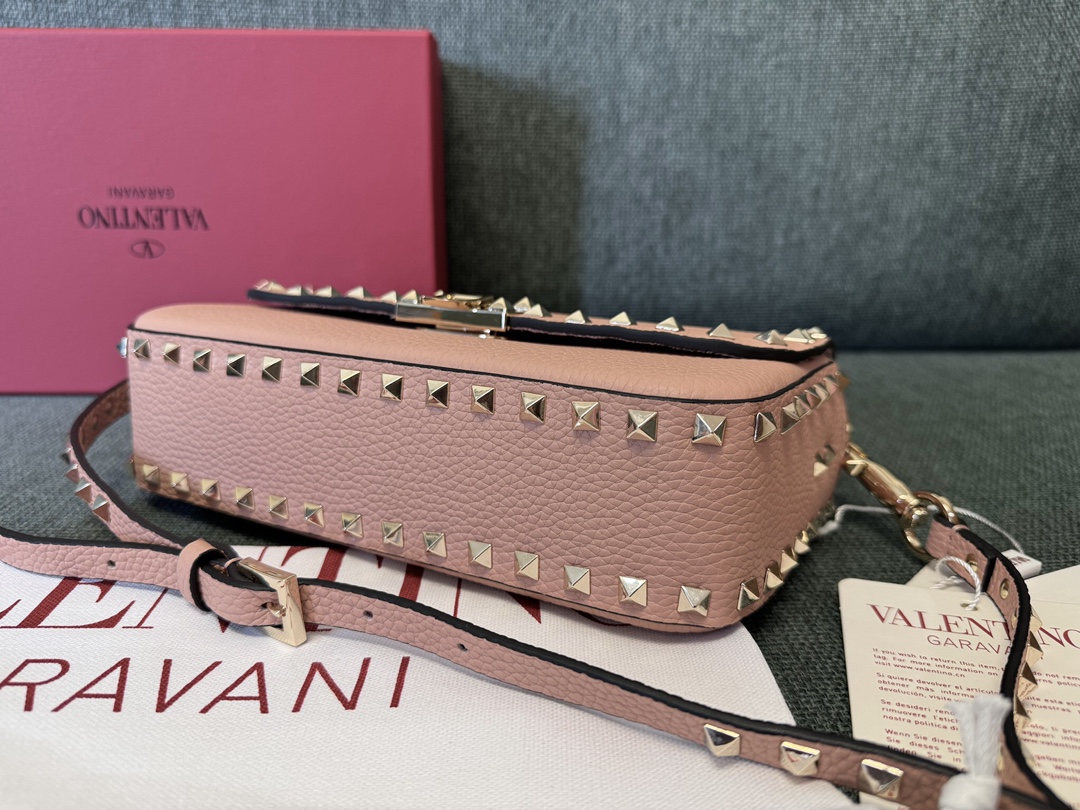 VALENTINO GARAVANI Pebbled Calfskin Medium Rockstud Flip