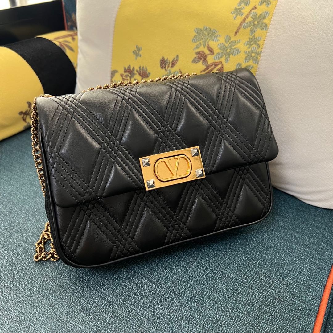Valentino Garavani Quiltie 67 Shoulder Bag Black – Modecraze Inc.