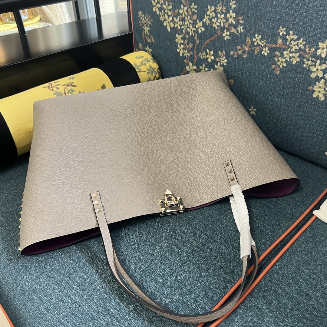 Valentino Garavani Rockstud Alcove Tote In Beige