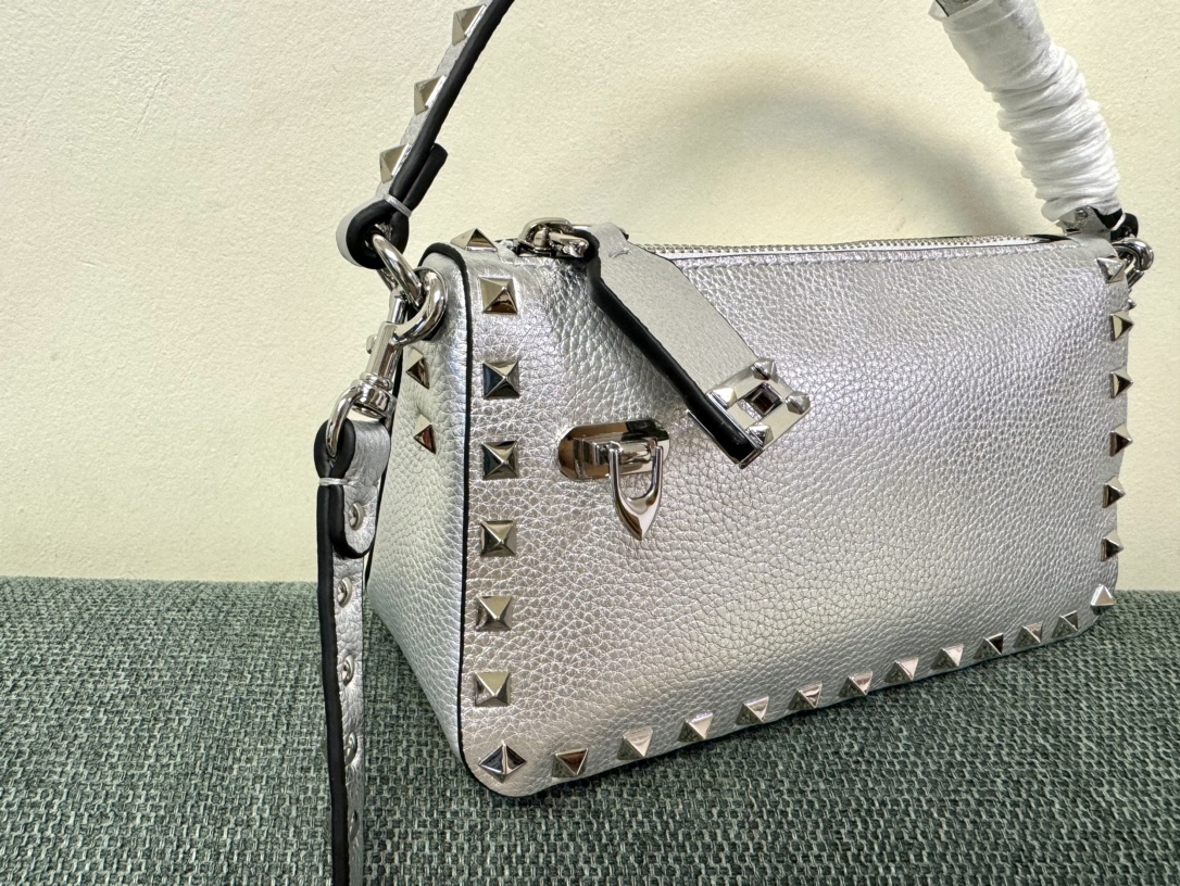 Valentino Garavani - Rockstud Anthracite Women's Leather