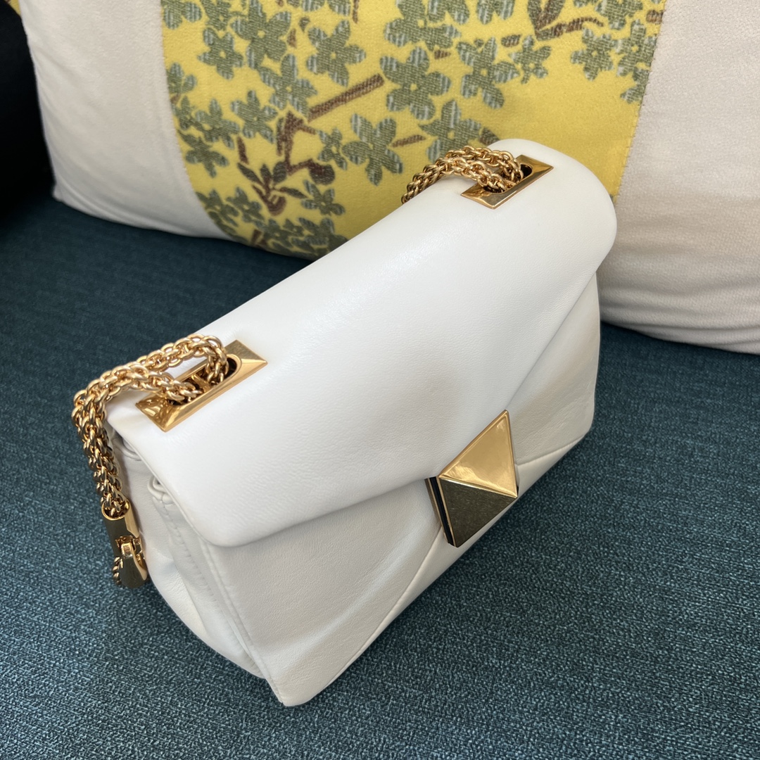 Valentino Garavani Rockstud-detail Shoulder Bag