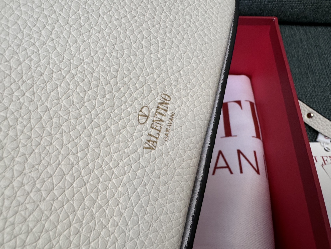 Valentino Garavani Rockstud Mini Bag | White |