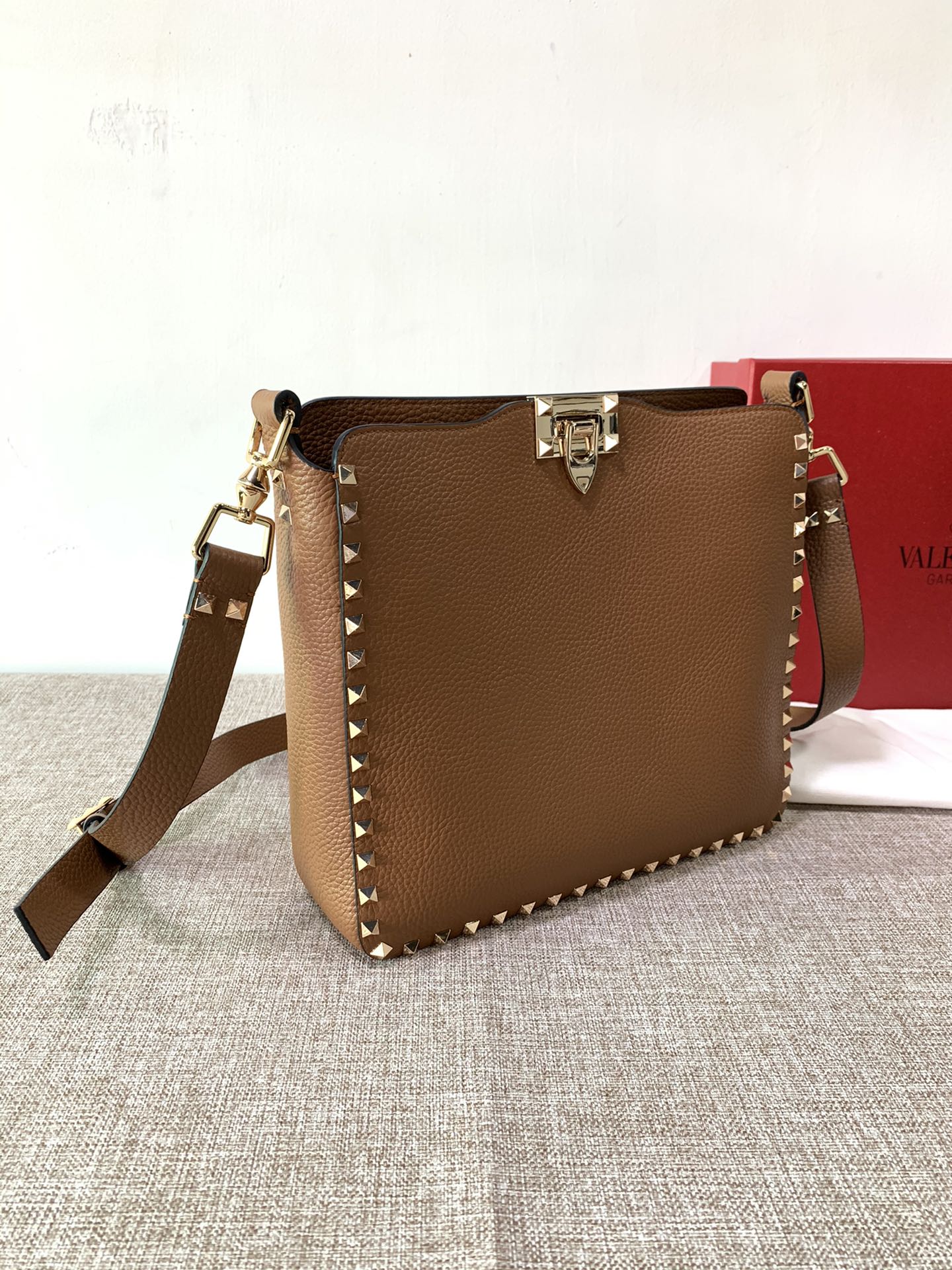 Valentino Garavani Rockstud shoulder bag - Brown