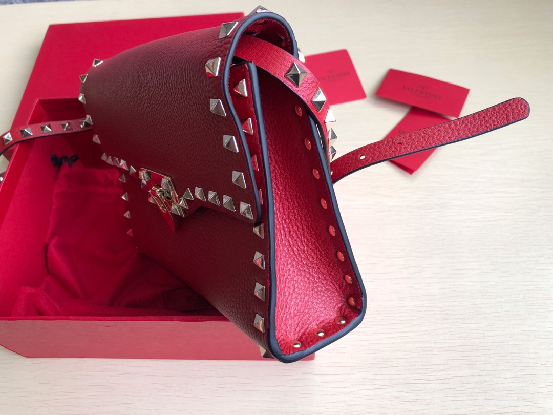 Valentino Garavani Rockstud Shoulder Bag | Red |