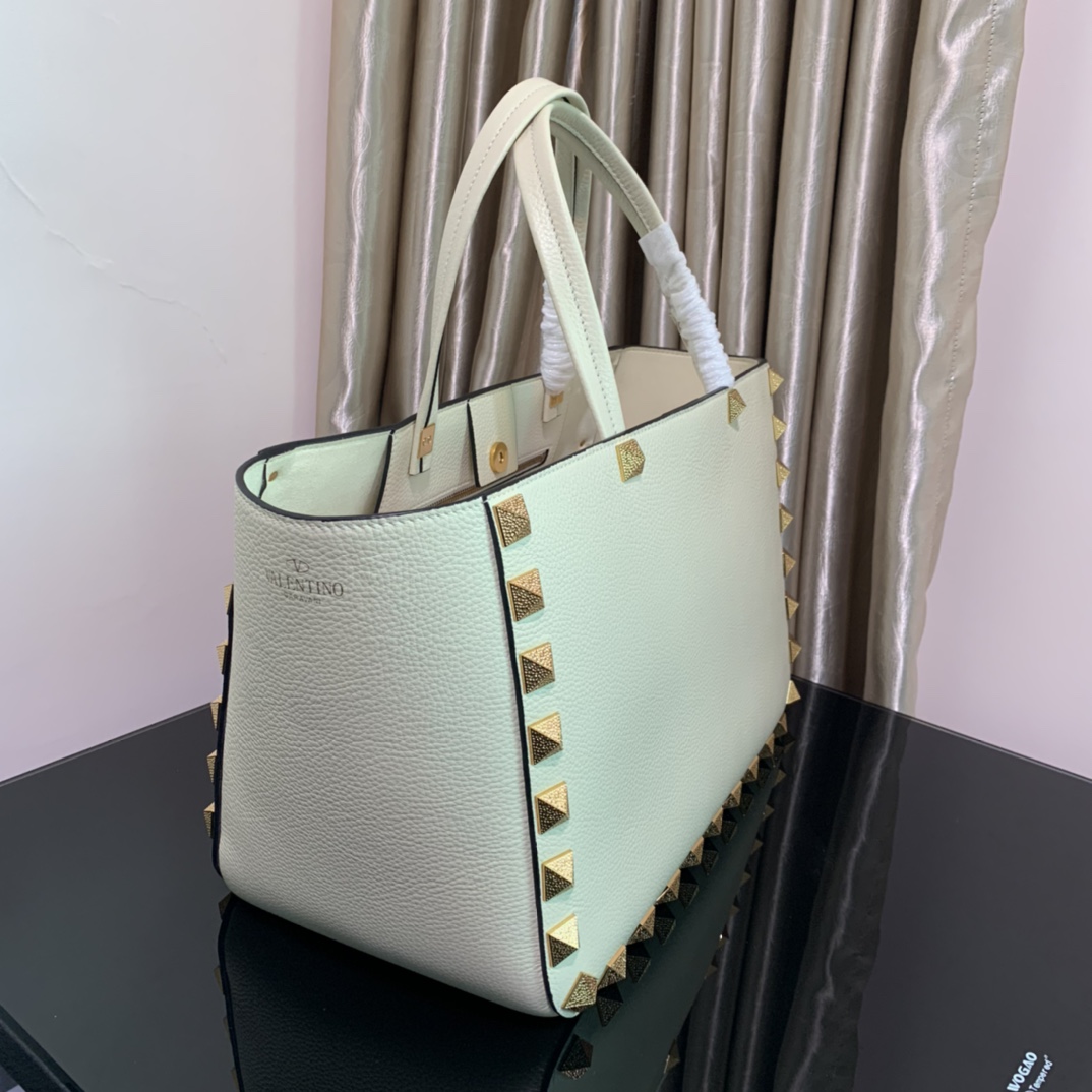 Valentino Garavani Rockstud tote - Cream - Women |