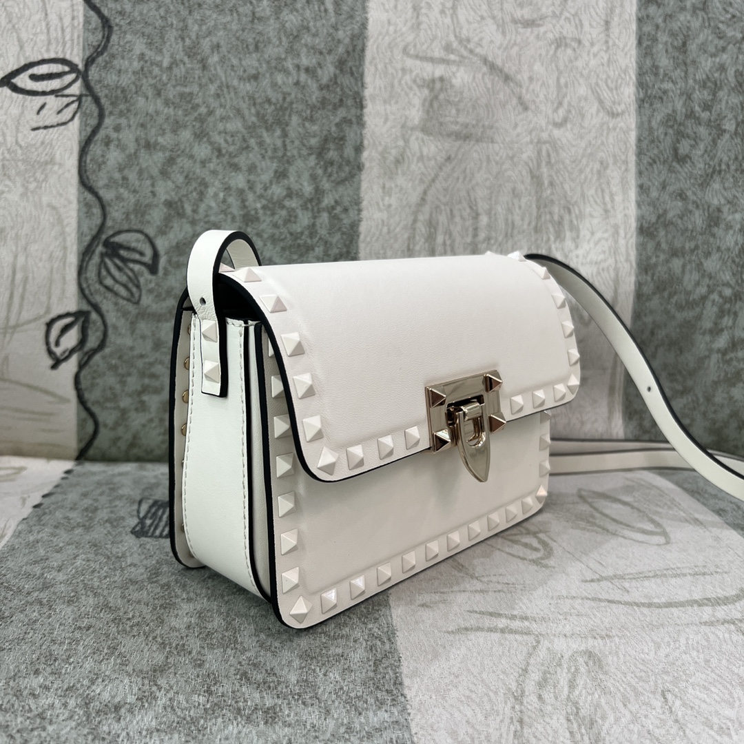 Valentino Garavani Rockstud23 Bag In Leather With Studs - white