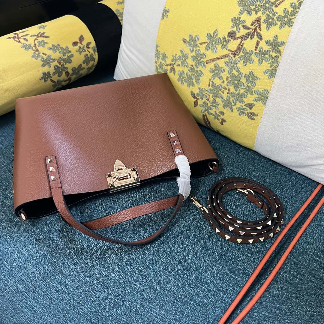 Valentino Garavani Shoulder Bag In Brown - 22