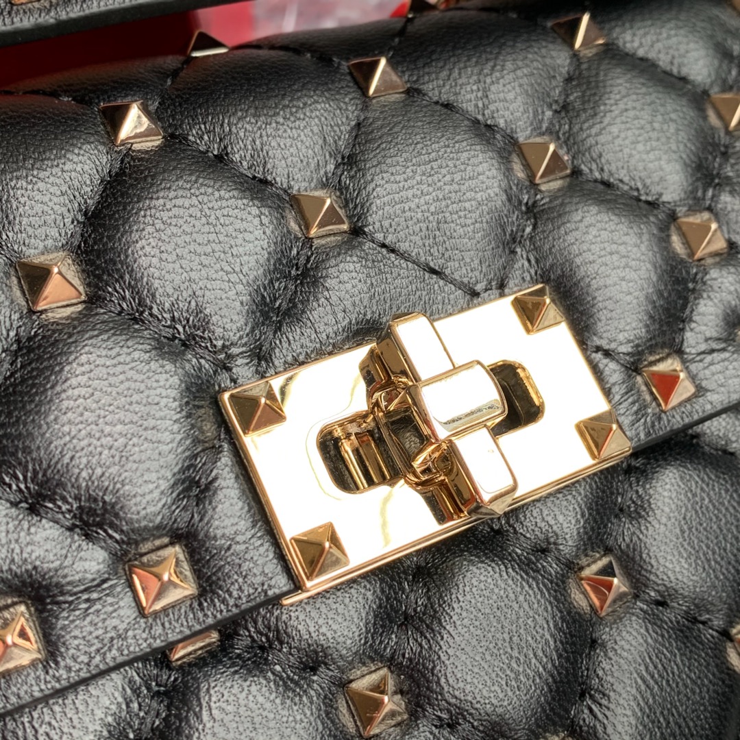 Valentino Garavani Shoulder Bag in Red Leather Black