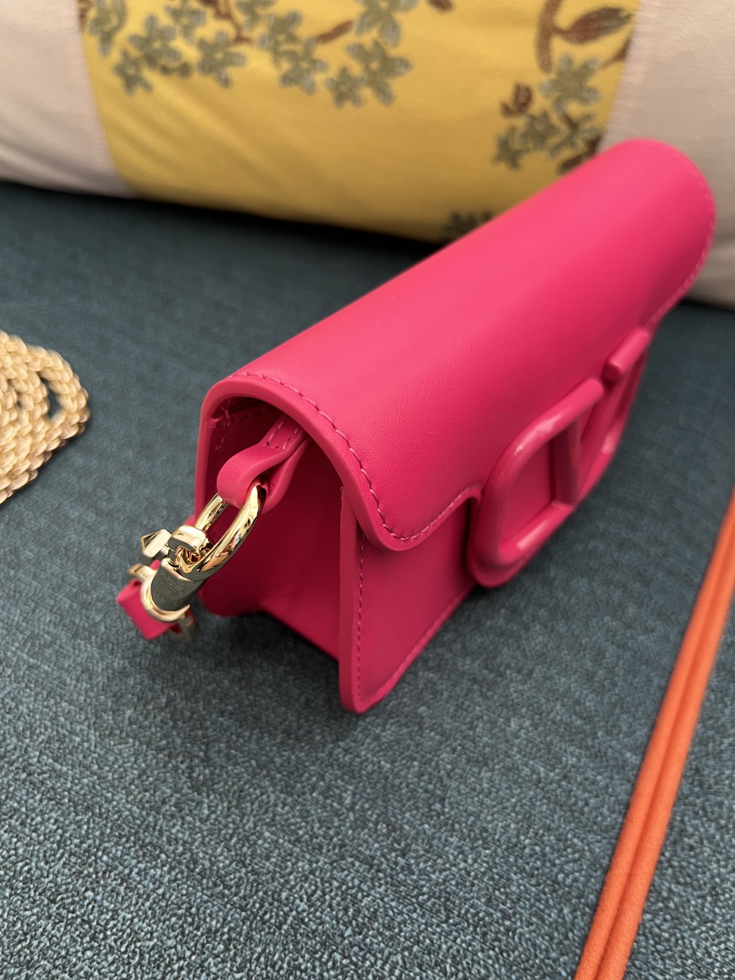 Valentino Garavani Shoulder Bag Loco In Pink Pp