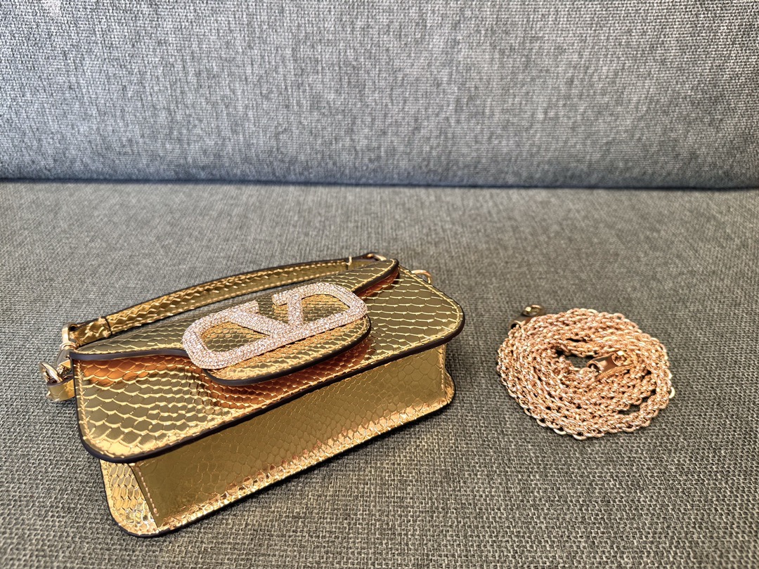 Valentino Garavani Shoulder Bags for Women |