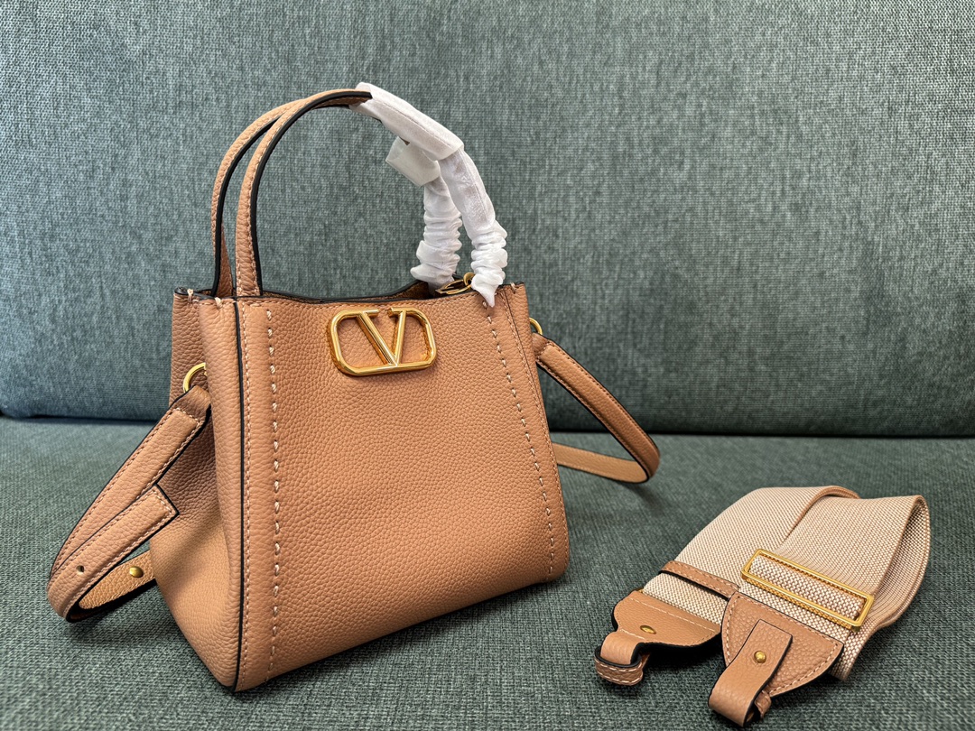 Valentino Garavani Small Alltime Tote Bag | Brown |