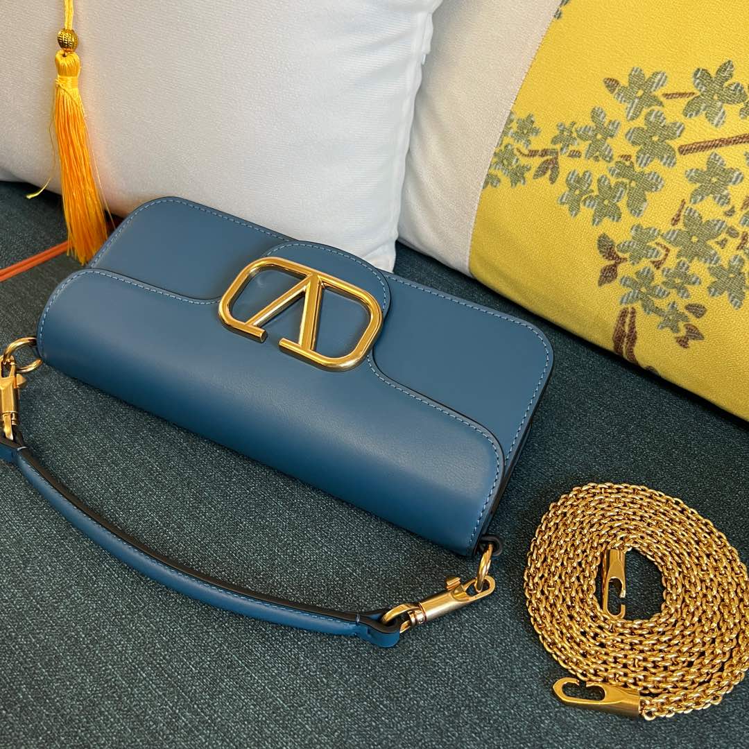 Valentino Garavani Small Locò Crossbody Bag In Blue |