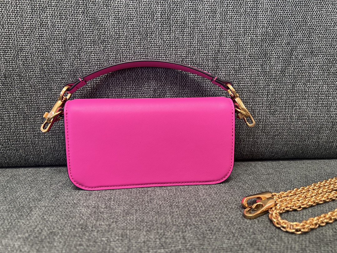 Valentino Garavani - Small Locò leather top handle bag - Pink