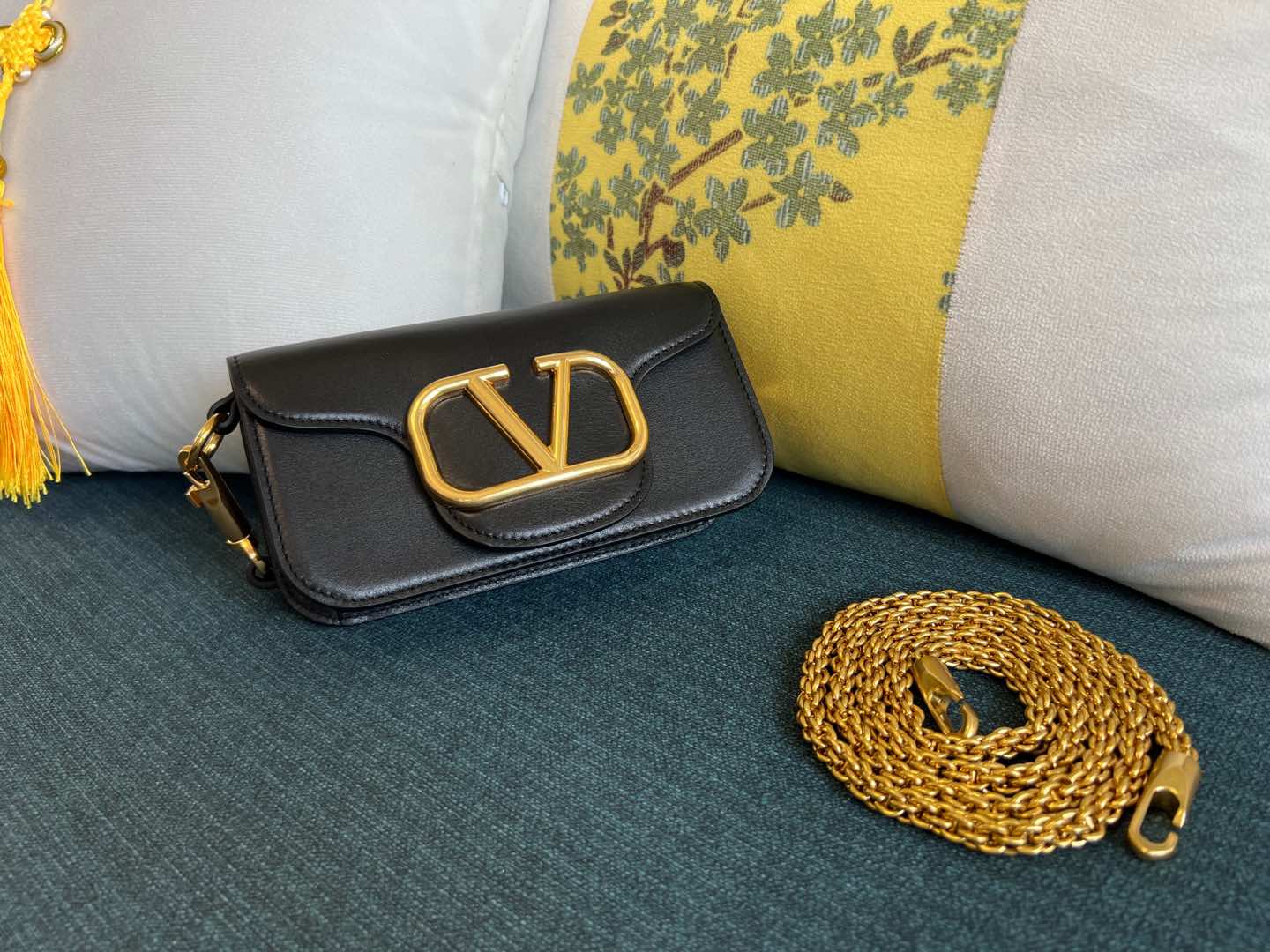 Valentino Garavani Small Loco Tote Bag | Black |