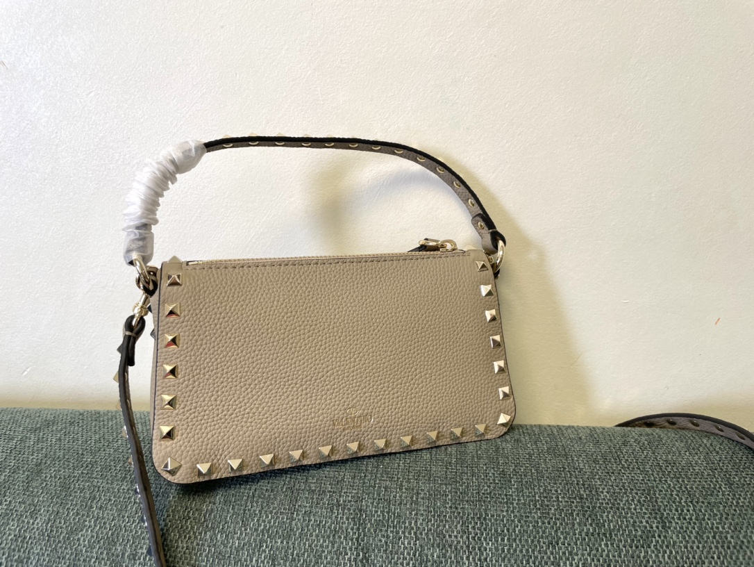 Valentino Garavani Valentino Garavani 'Rockstud Small'