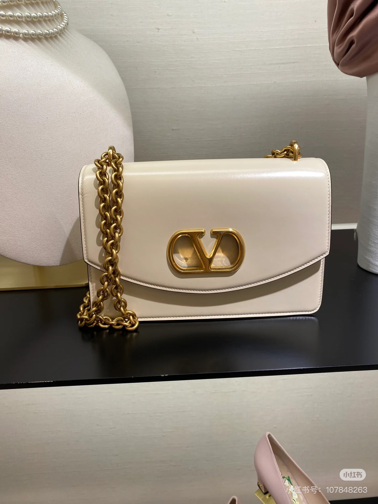 VALENTINO GARAVANI Vitello Vlogo Cutout Chain Shoulde