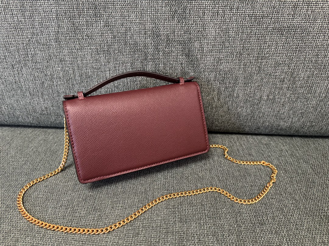 Valentino Garavani VLogo Chain Wallet Clutch Bag | Red |