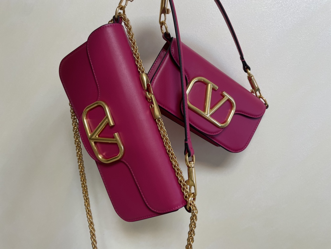 Valentino Garavani Vlogo Clutch Bag In Rosa | pink