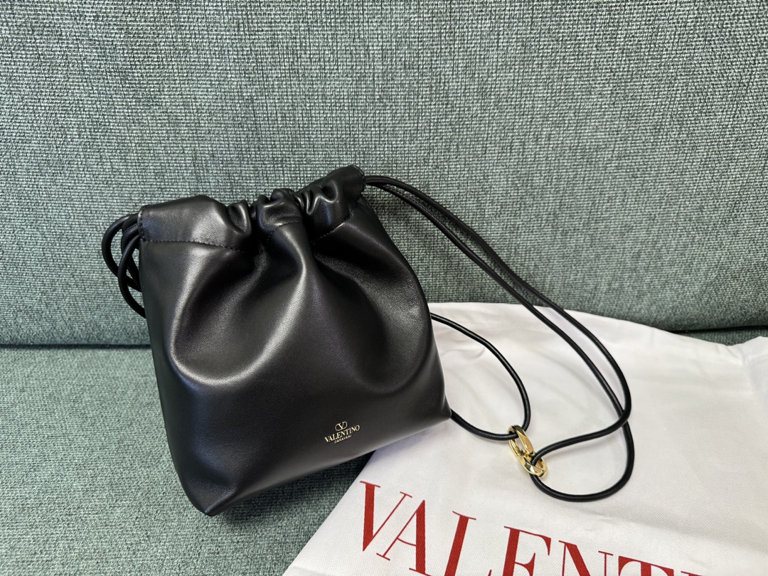 Valentino Garavani Vlogo Pouch Mini Bucket Bag - Black - 33%