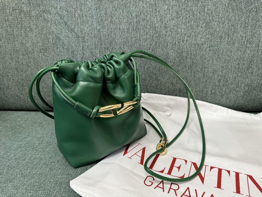 Valentino Garavani Vlogo Pouf Mini Bucket Bag - Green