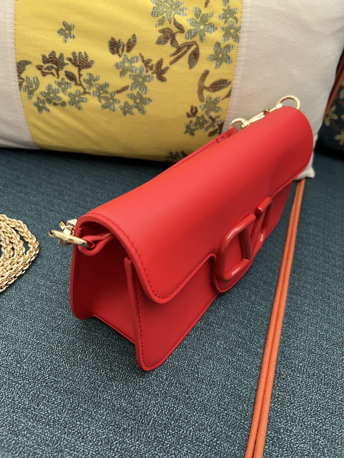 Valentino Garavani VLogo Signature Shoulder Bag | Red