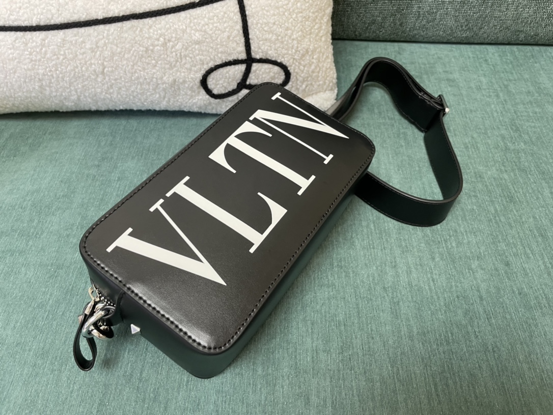 Valentino Garavani VLTN Leather Shoulder Bag | Black |