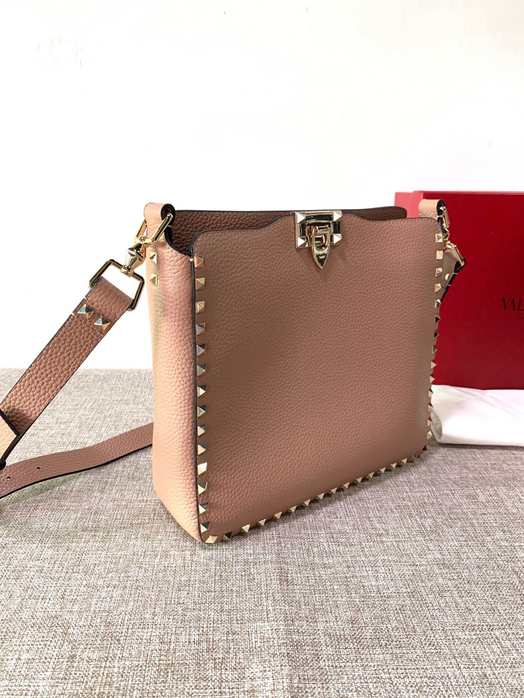 Valentino Leather Rockstud Crossbody Bag - Pink