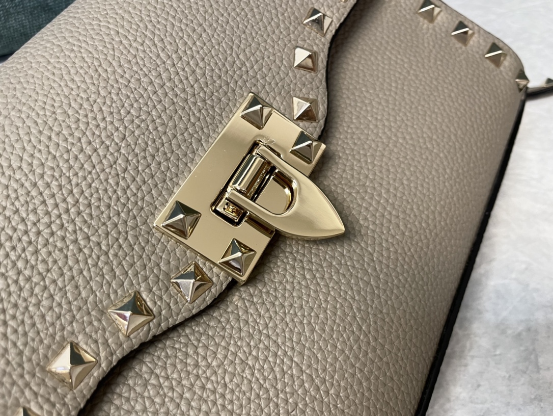 Valentino Rockstud Crossbody Bag A Grade Full Set 137862061