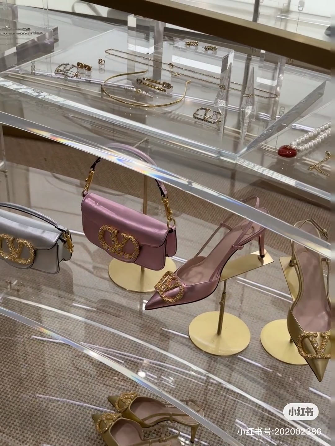 Valentino Valentino Garavani Locò Small Shoulder Bag In Laminated