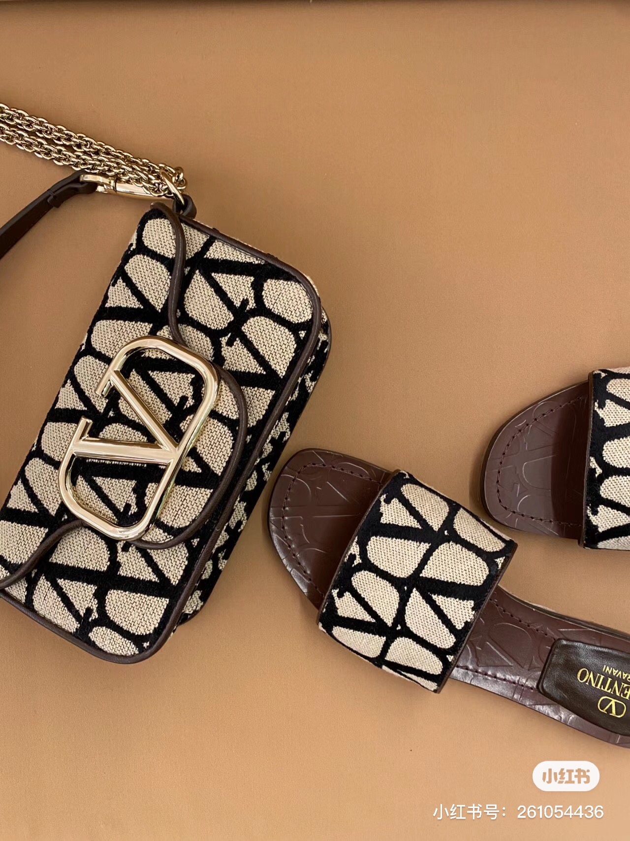 Valentino Valentino Garavani Locò Toile Iconographe Shoulder Bag for