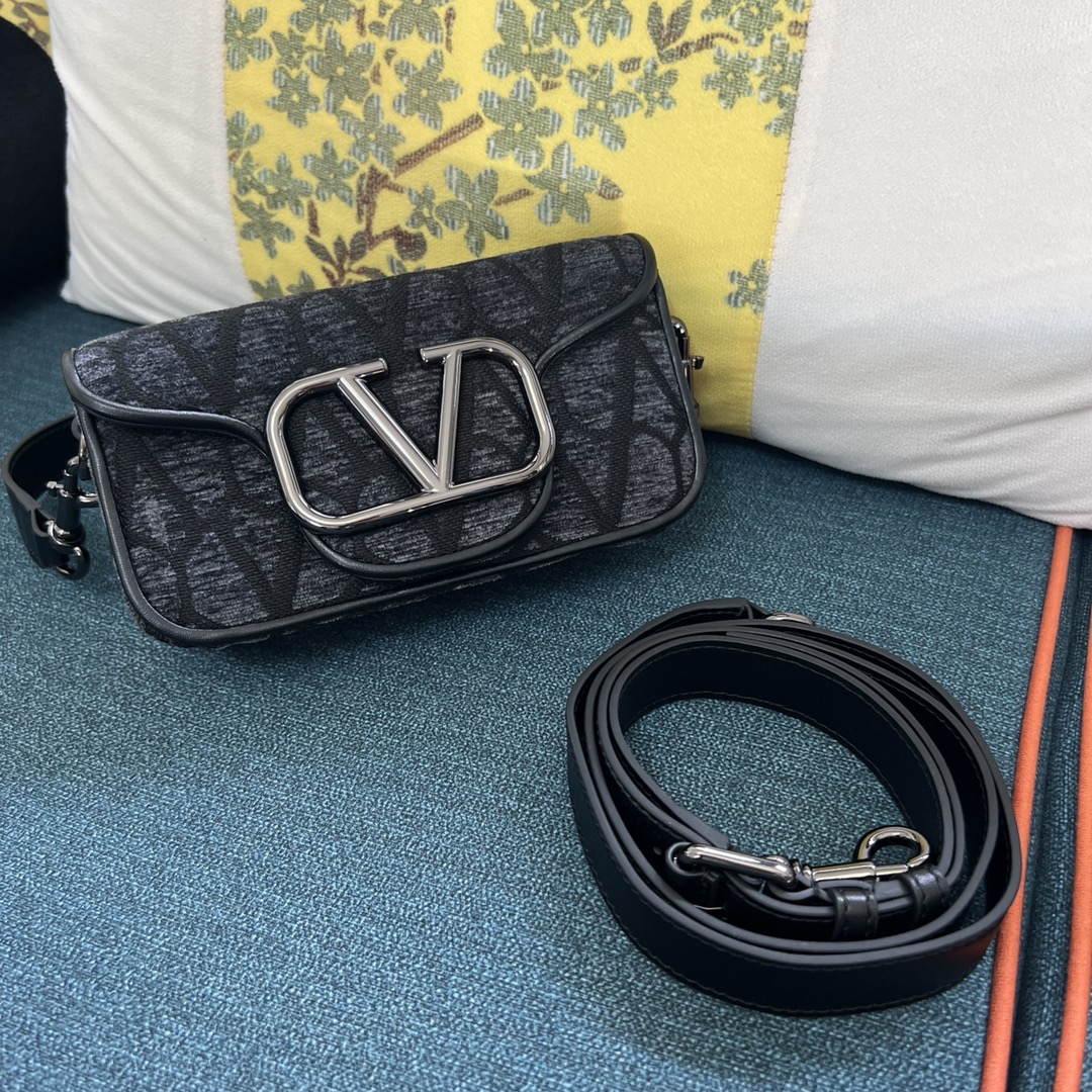 Valentino VLogo Plaque Foldpver Top Shoulder Bag –