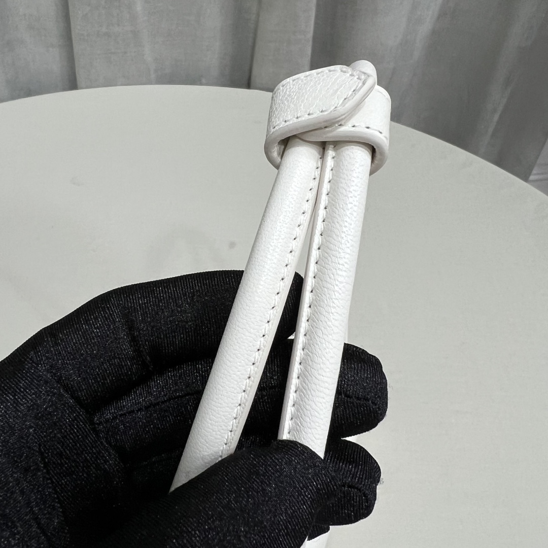 White ALAÏA Medium Goatskin Le Teckel Shoulder Bag Leather