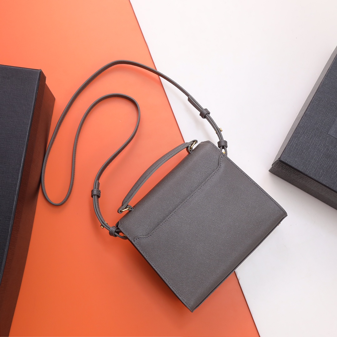 Yves Saint Laurent Sac à main mini Cassandra de Saint Laurent